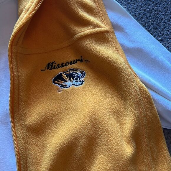New Mizzou 2 piece vest/turtleneck - Picture 4 of 11